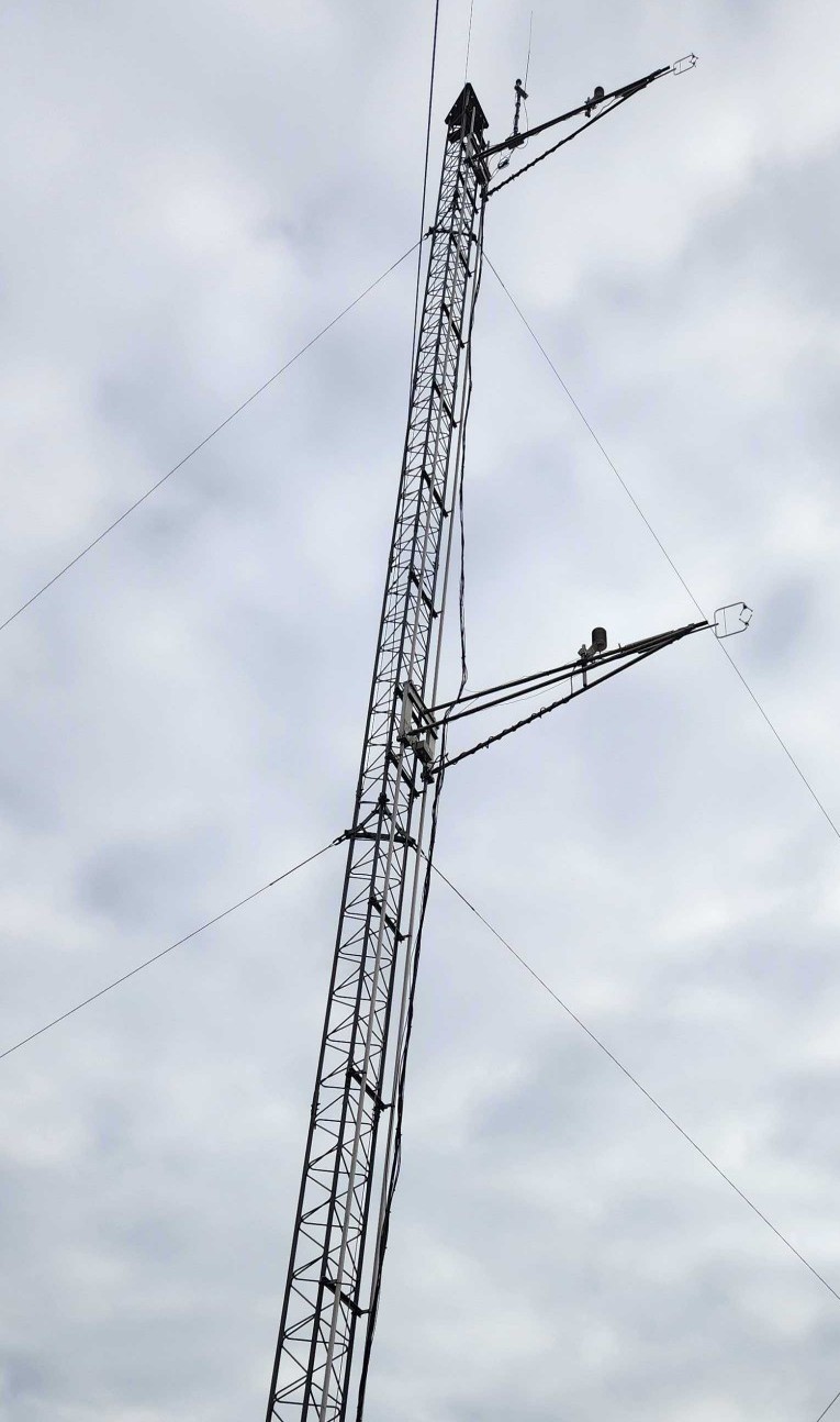 Fully extended sonic arms on the 20 m tower Fully extended sonic arms on the 20 m tower